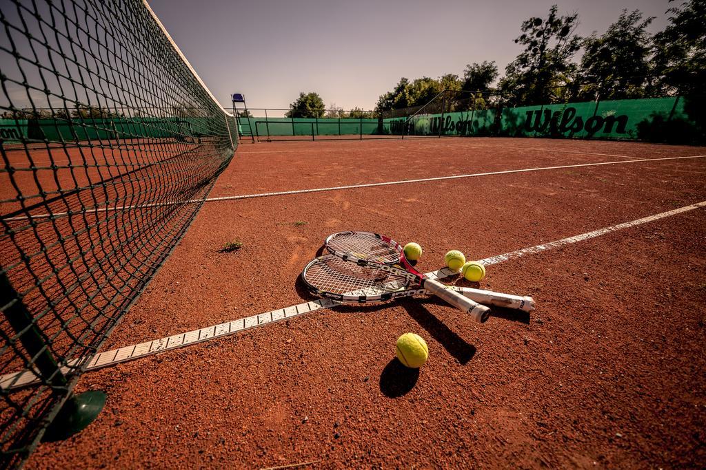 Recreational Center Rezidentsiya Otel Yahotyn Dış mekan fotoğraf